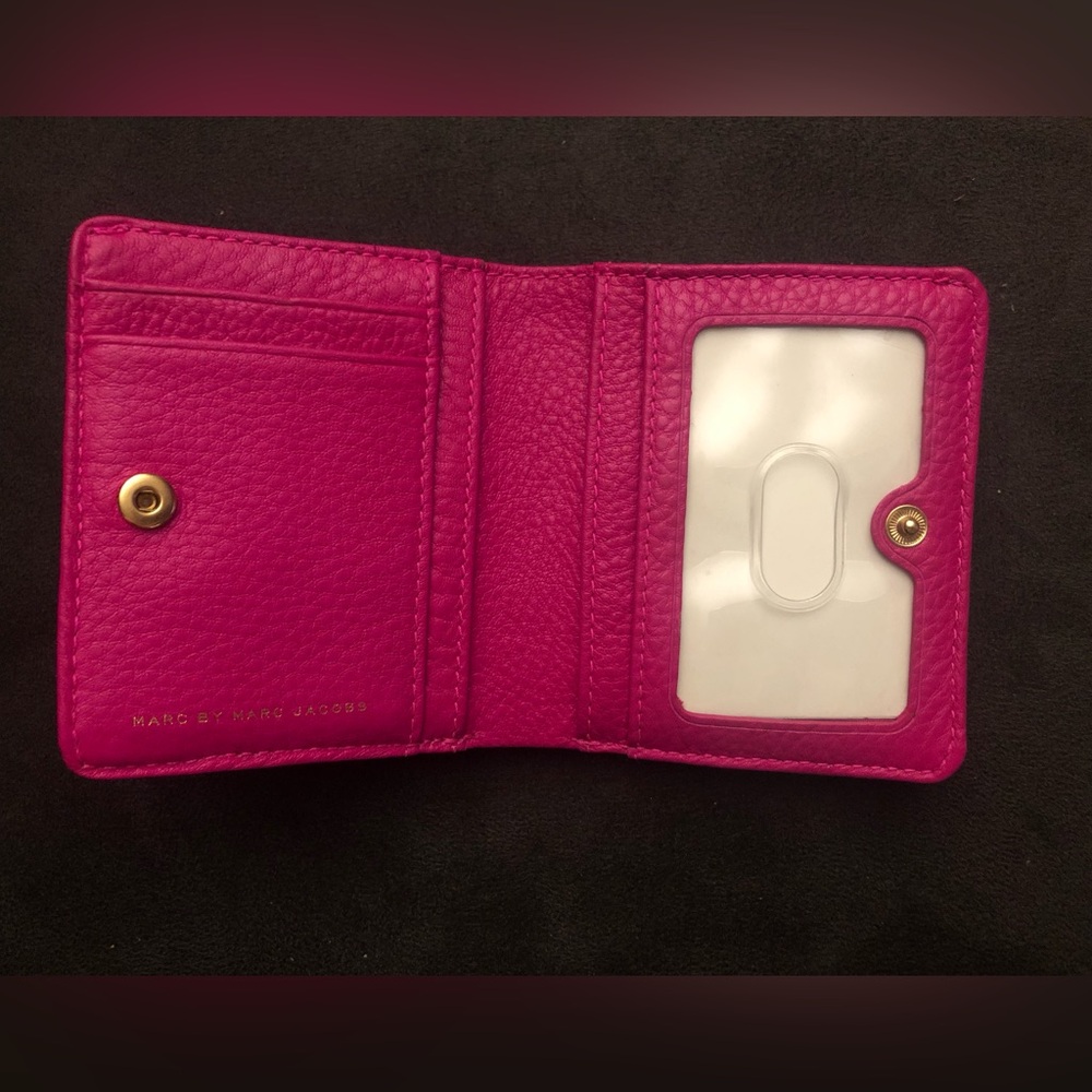 Marc By Marc Jacobs Sophisticato Emi Small Leather Wallet in Pop Pink - Picture 3 of 3